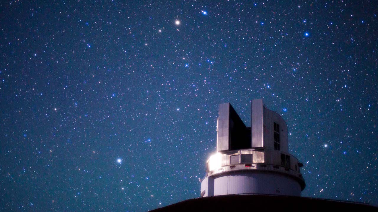 Full of northern stars over the Subaru Telescope enclosure