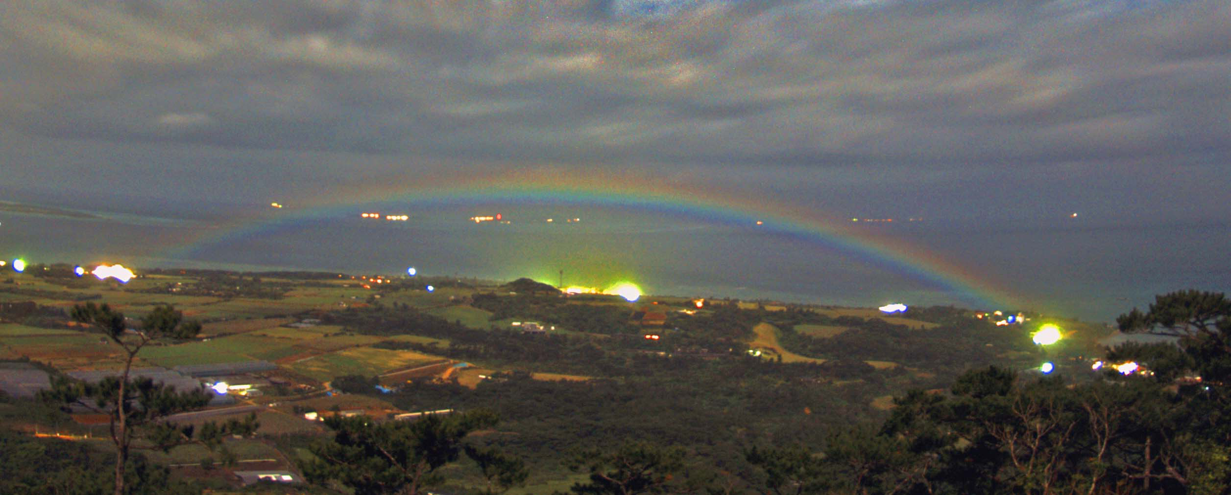 12年 南の島に現れた月虹 国立天文台 Naoj