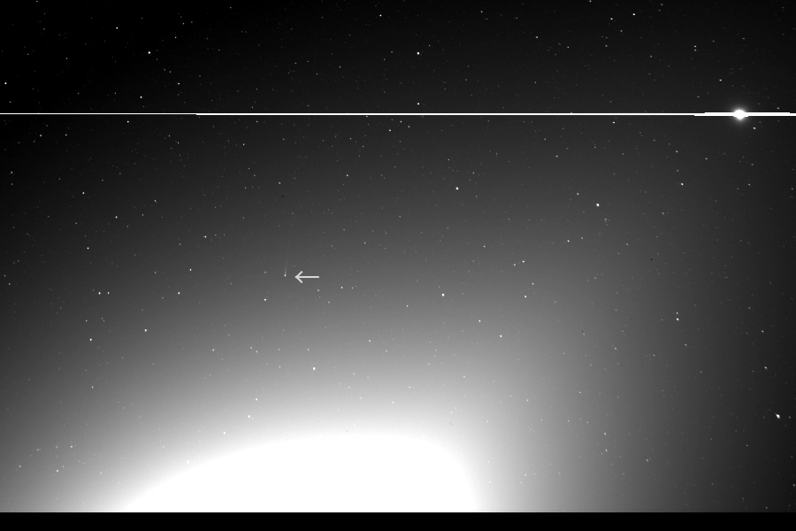 NASAのPUNCHミッションにより4月1日（世界時）に撮影されたMAPS彗星。右上の明るい星は金星（光りが強く線状にブルーミングが写っている）。