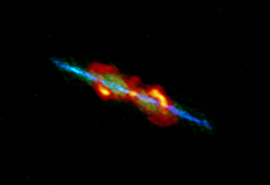 アルマ望遠鏡で観測した年老いた星を含む連星系「W43A」の周囲