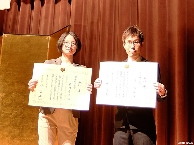SOLAR-C準備室の石川遼子助教（左）と水沢VLBI観測所の秦 和弘助教（右）の写真