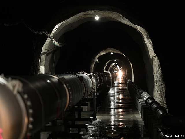 写真1：大型低温重力波望遠鏡KAGRA。