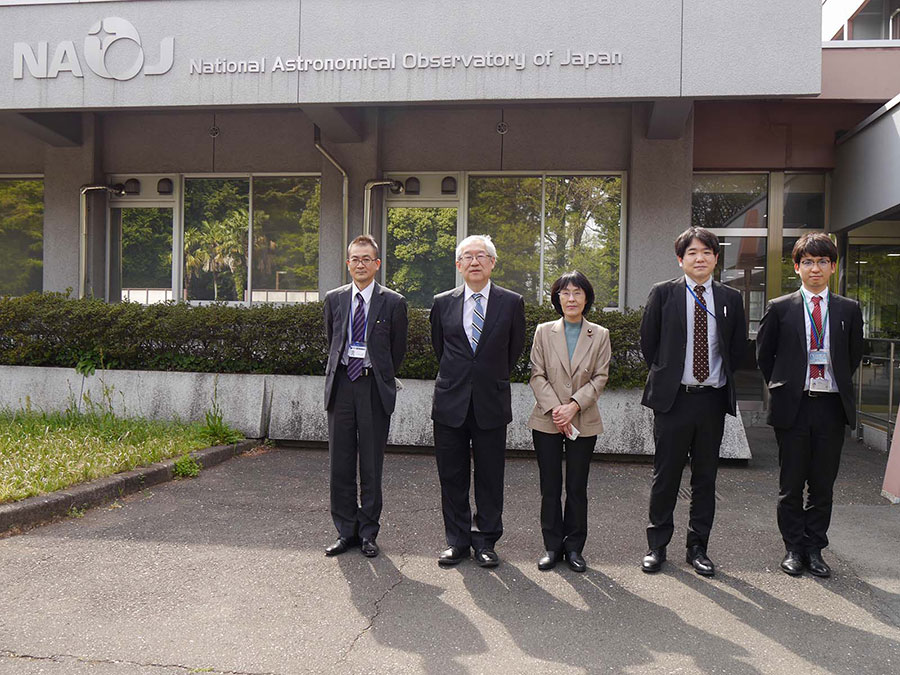 集合写真(国立天文台中央棟前)