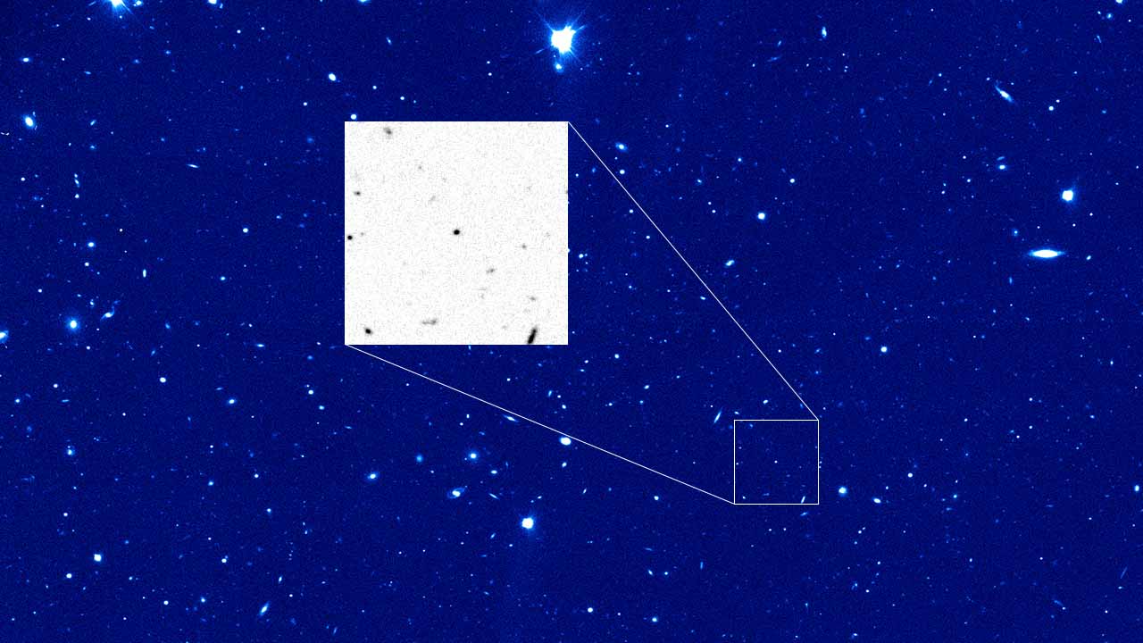 Naked Photo-Bombing Comet 28P/Neujmin captured by the Subaru Telescope