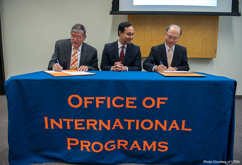 On November 11, 2016, UTSA President Ricardo Romo (left) and NAOJ Director Masahiko Hayashi (right) sign an agreement as Congressman Joaquin Castro (center) watches.