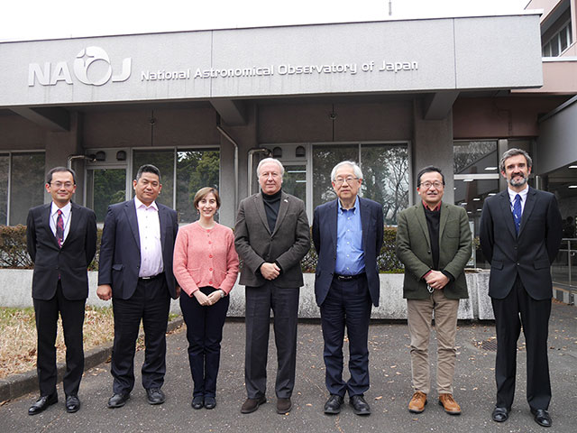 Chilean dignitaries pose for a photo with members of NAOJ. 