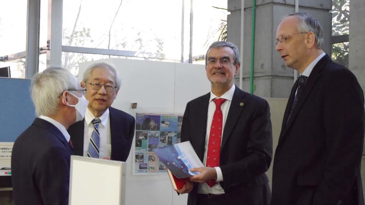 Receiving an overview of ATC. From left to right: ATC Director Hirabayashi, NAOJ Director General Tsuneta, Favata, and de Grijs.